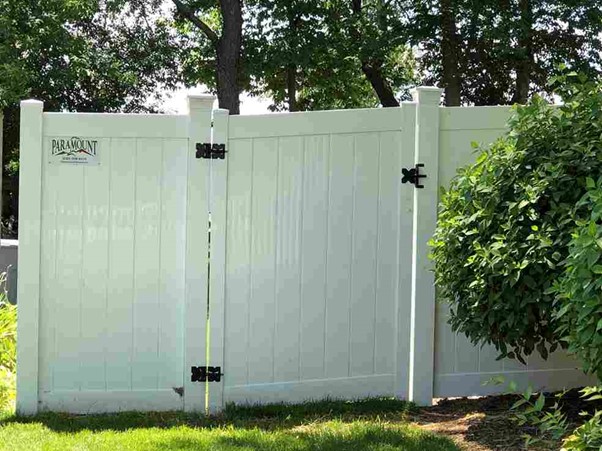 Power wash your PVC fence in IL